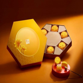 The Peninsula Hong Kong Mini Manuka Honey Yuzu Egg Custard Mooncakes with Walnuts 6 pieces