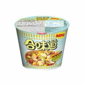 8 x Nissin Cup Noodles Mini Spicy Hot Beef (45g)